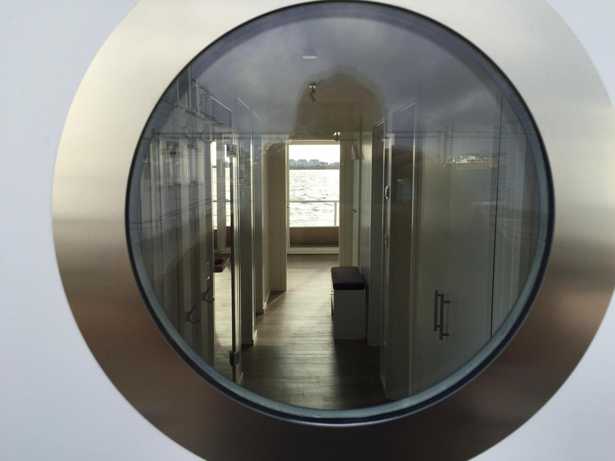 Schwimmendes Ferienhaus Antares One By Seeblick Ferien Oro, Rundum Wasser, Sauna Olpenitz Luaran gambar