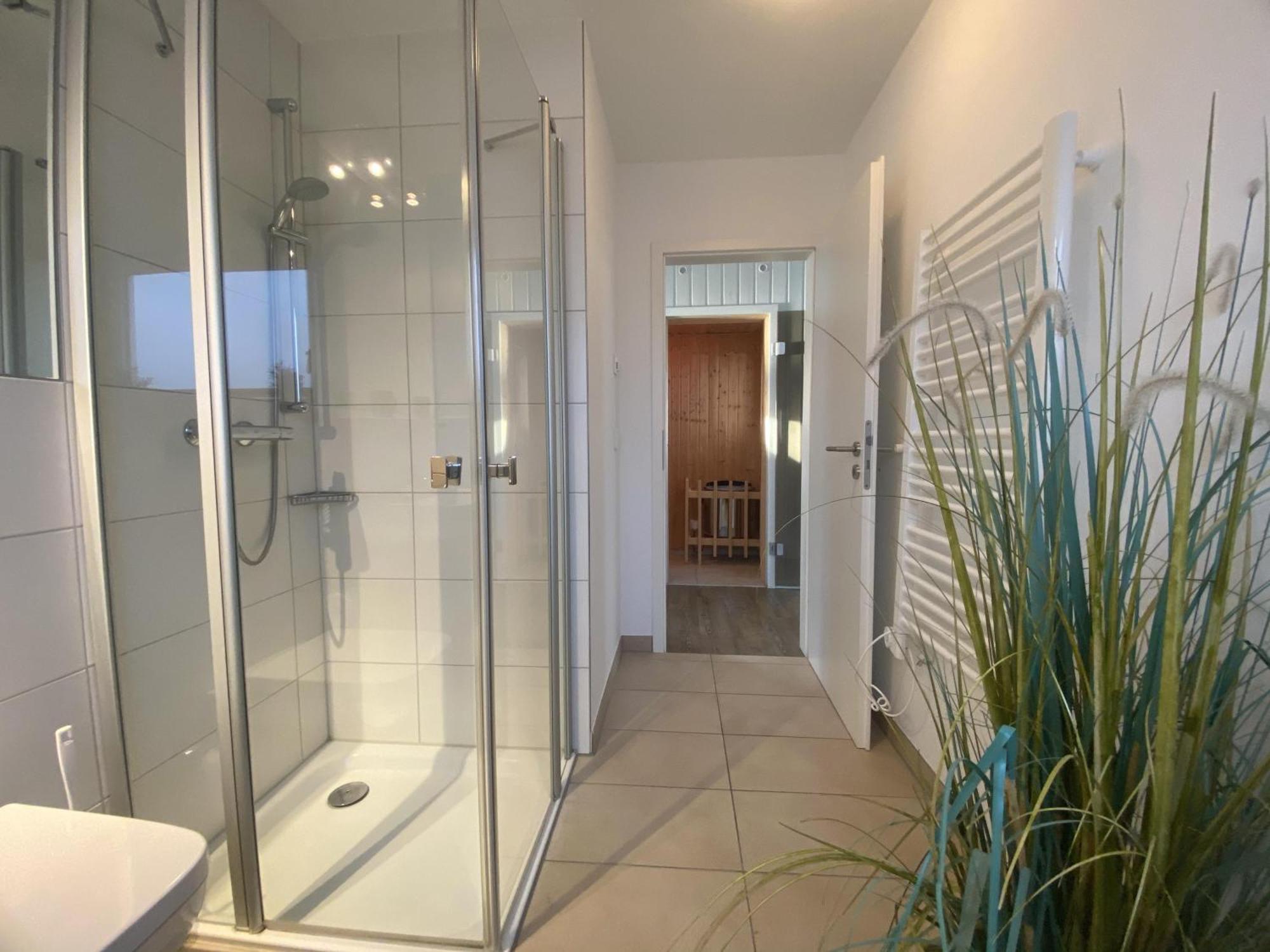Schwimmendes Ferienhaus Antares One By Seeblick Ferien Oro, Rundum Wasser, Sauna Olpenitz Luaran gambar