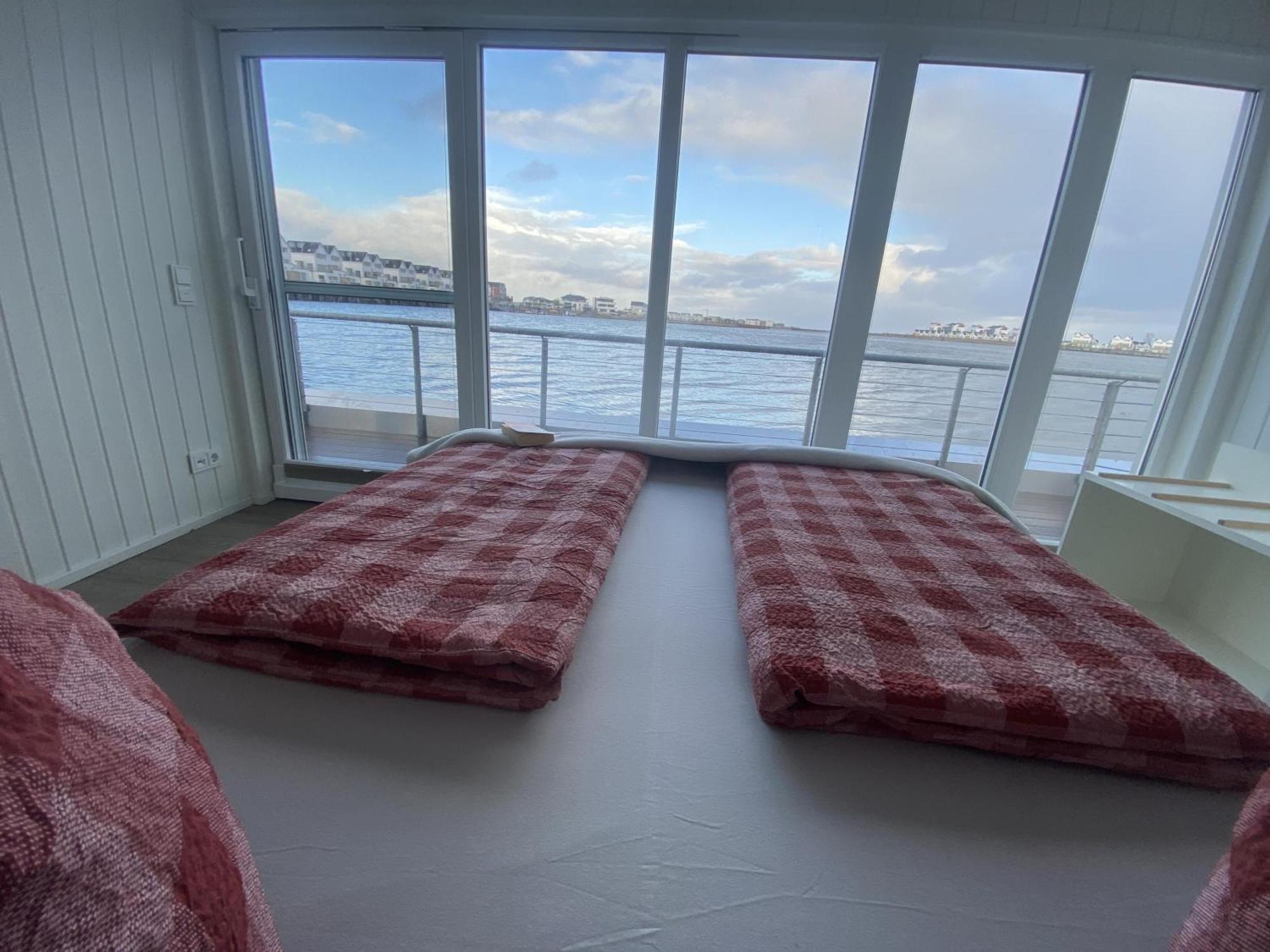 Schwimmendes Ferienhaus Antares One By Seeblick Ferien Oro, Rundum Wasser, Sauna Olpenitz Luaran gambar
