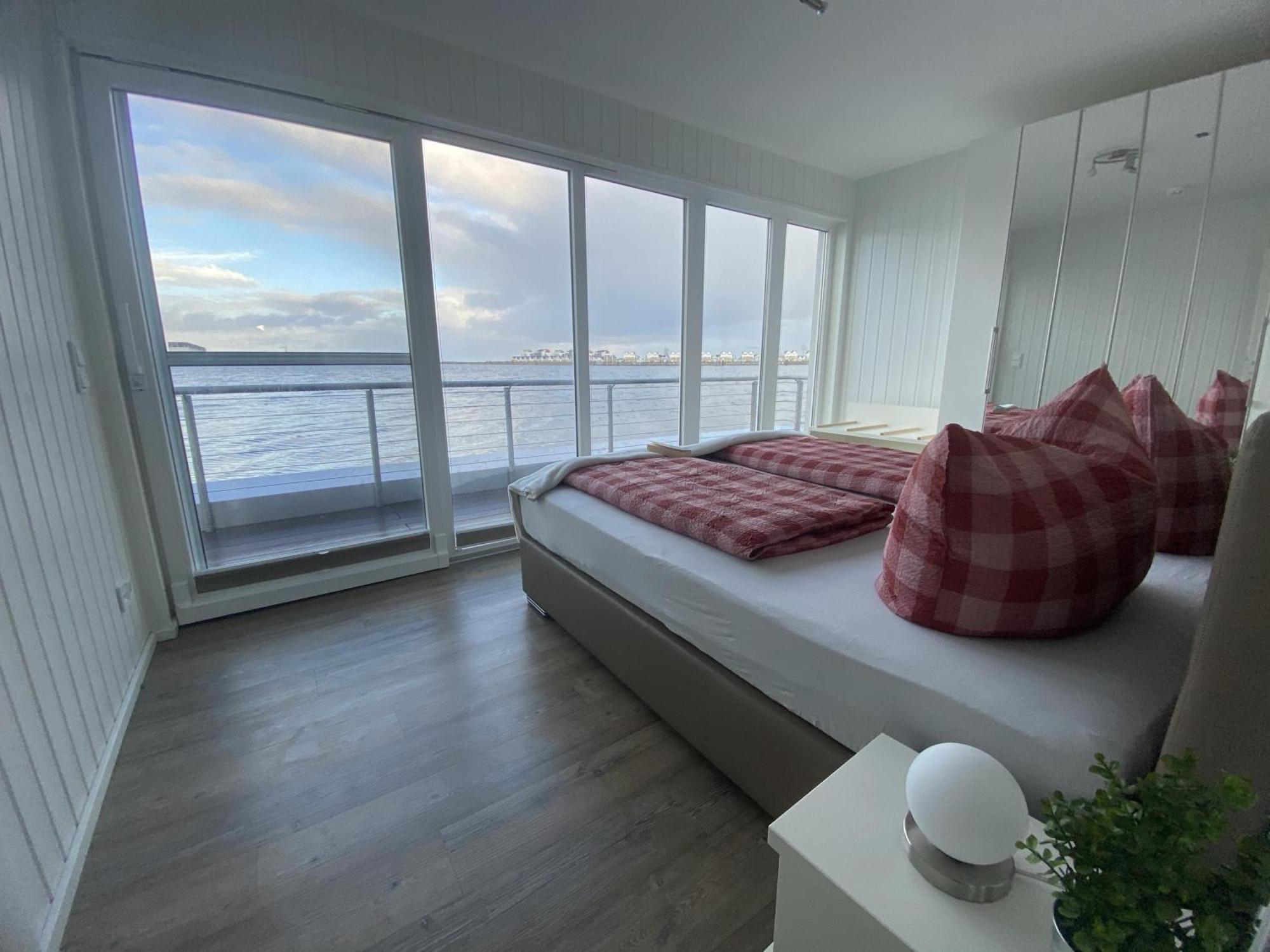 Schwimmendes Ferienhaus Antares One By Seeblick Ferien Oro, Rundum Wasser, Sauna Olpenitz Luaran gambar