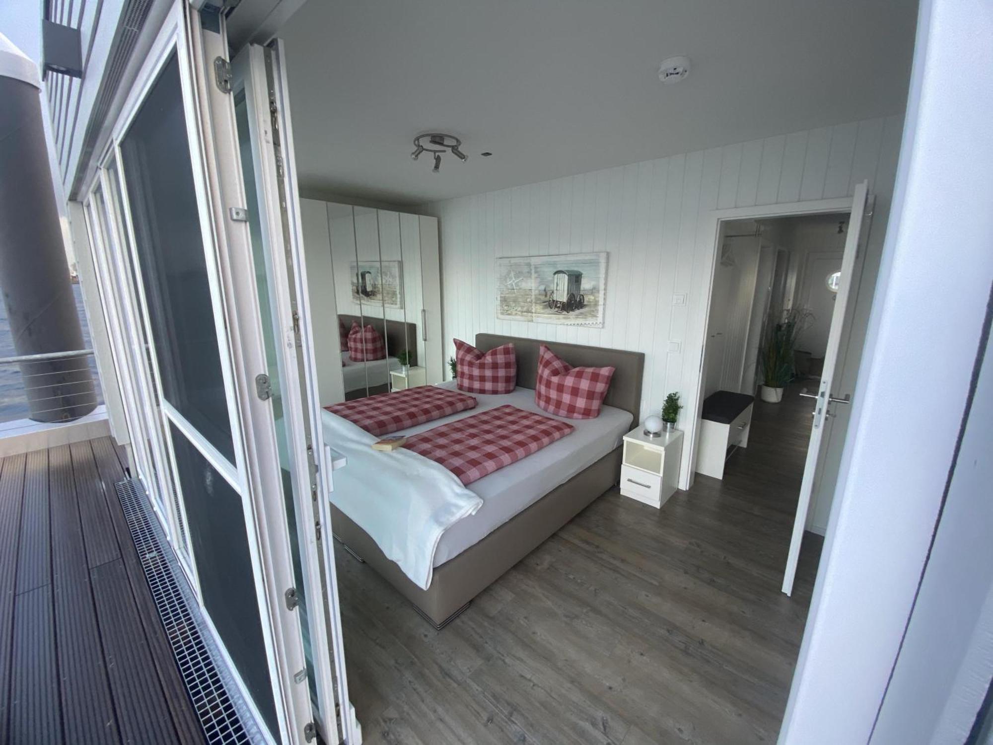 Schwimmendes Ferienhaus Antares One By Seeblick Ferien Oro, Rundum Wasser, Sauna Olpenitz Luaran gambar